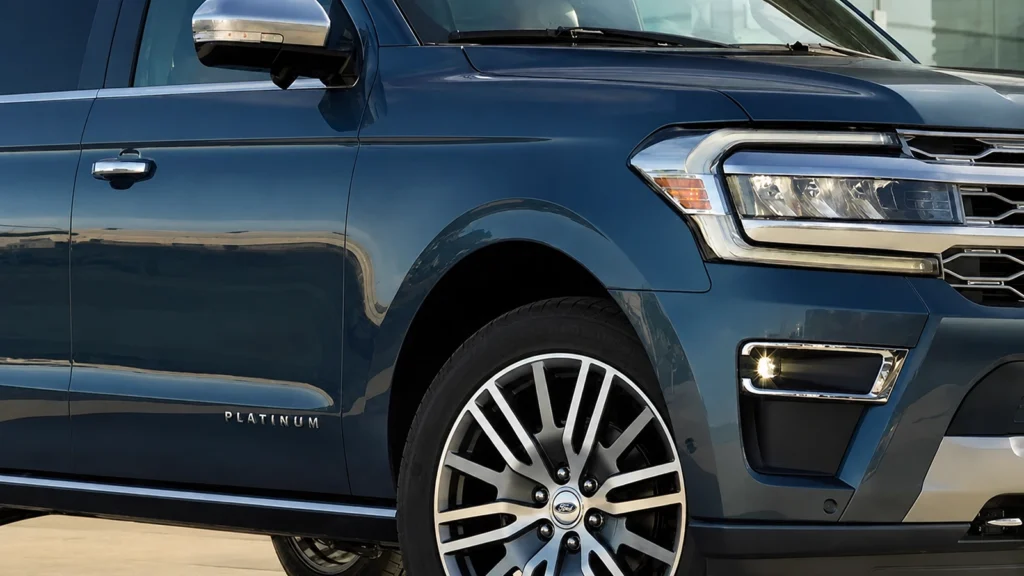 Vista exterior de una Ford Expedition blindada con diseño robusto y protección balística certificada.